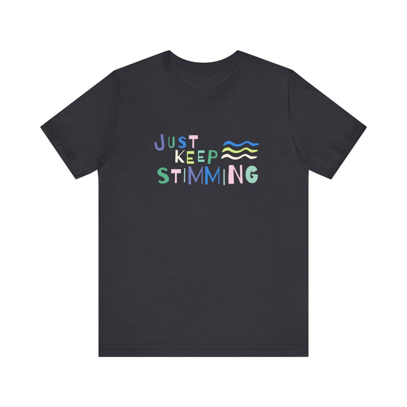 Camiseta de neurodiversidad, camiseta de concienciación sobre el autismo, camiseta de autoexpresión, regalo de neurodiversidad, camiseta inclusiva, camiseta de apoyo al autismo, camiseta de defensor Dark Grey
