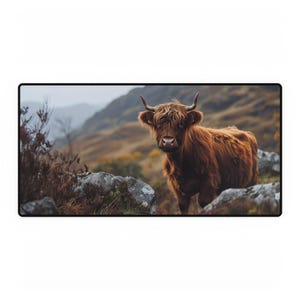 Highland Kuh Schreibtischmatte: Cottagecore Floral Büro Dekor