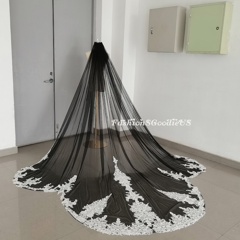 Black Wedding Veil With Ivory Lace, Elegant Black Bridal Veil, One Layer Bridal Veil, Chapel