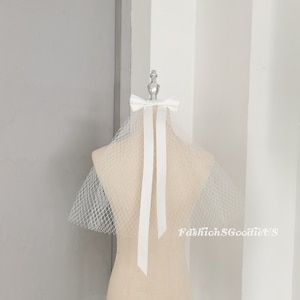 16&#39;&#39; Short Wedding Veil, Bachelorette Party Veil, Bridal Shower Hair Accessory, Minimalist One Layer Veil with Bow Detail, Mini Veil
