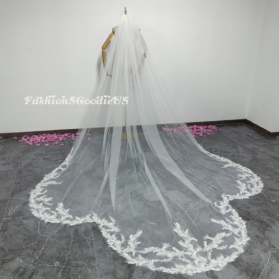 Sparkle Sequins Leaf Lace Wedding Veil, Sparkly Scalloped  display picture 3