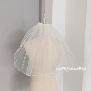 16&#39;&#39; Short Wedding Veil, Bachelorette Party Veil, Shoulder Length Bridal Veil, Minimalist Pearls One Layer Veil, Mini Veil, Simple PartyVeil