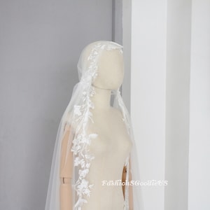 Flower Vine Lace Juliet Cap Veil, Wedding Cap Veil, 1920s Wedding Veil, Boho Cap Veil, Soft Tulle Custom Length Veil, Headpiece Bridal Veil