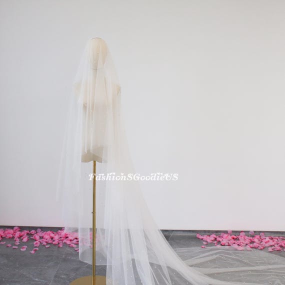 Scattered Pearls Wedding Veil, Minimalist Pearls Veil With  display picture 2
