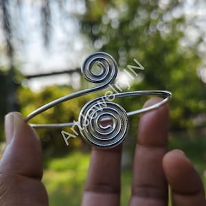 Pulsera espiral de plata de ley hecha a mano: pulsera apilable bohemia