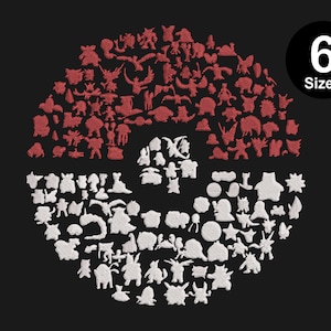 Può includere: Grafica nera con un design rosso e bianco che ricorda una Poké Ball. La palla è composta da numerose silhouette di personaggi ricamati. Un cerchio nero con il testo "6 Sizes" si trova nell'angolo in alto a destra.