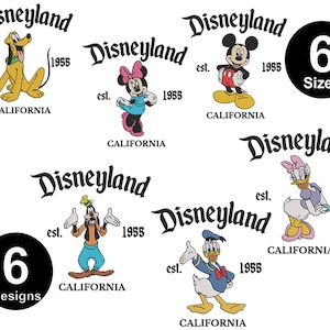 Könnte beinhalten: Sechs Disneyland-Designs mit klassischen Zeichentrickfiguren wie Micky Maus, Minnie Maus, Pluto, Goofy, Donald Duck und Daisy Duck. Jedes Design enthält das Disneyland-Logo, das Jahr 1955 und das Wort "California".
