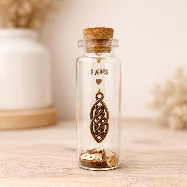 Botella de recuerdo personalizada con mensaje de nudo de amor celta para el 8.º aniversario de bronce.