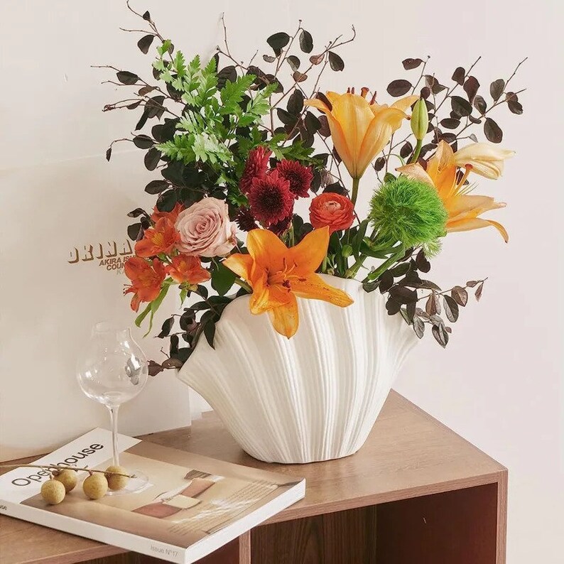 Nordic Modern Shell Design Ceramic Vase Biscuiting Conch Flower Planter Seashell Vase Oyster