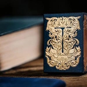 Luksusowe karty do gry Sword. Luksusowe karty do gry ze złotym tłoczeniem.