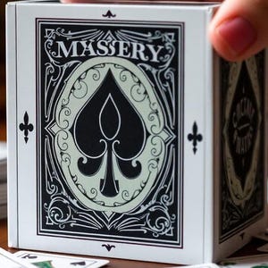 Medium mystery box met luxe speelkaarten. De allerbeste speelkaarten!