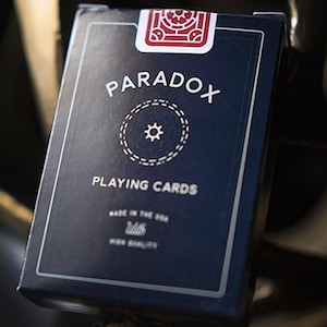 Jeu de cartes paradoxal