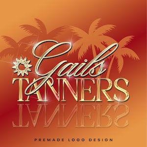 Könnte beinhalten: Goldenes Logo-Design für "Gails Tanners" mit einem Sonnenstrahl-Motiv und Palmen-Silhouetten auf einem orange-roten Farbverlauf. Der Text "PREMADE LOGO DESIGN" befindet sich unten. Der Text und seine Spiegelung sind sichtbar.