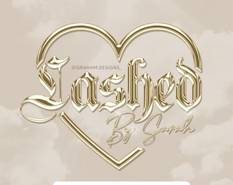Logotipo de belleza en beige y dorado, estilo Y2K, fuente Baddie, texto con efecto burbuja, para Lash Tech, cromo dorado y nubes.