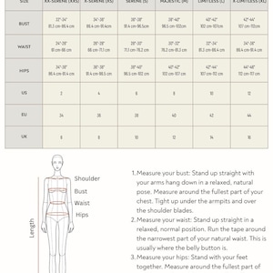 Peut inclure: Un tableau de guide des tailles avec des mesures en centim&egrave;tres. Le tableau comprend les mesures de la poitrine, de la taille et des hanches, ainsi que les tailles US, EU et UK. Des instructions sur la fa&ccedil;on de mesurer sont &eacute;galement incluses.