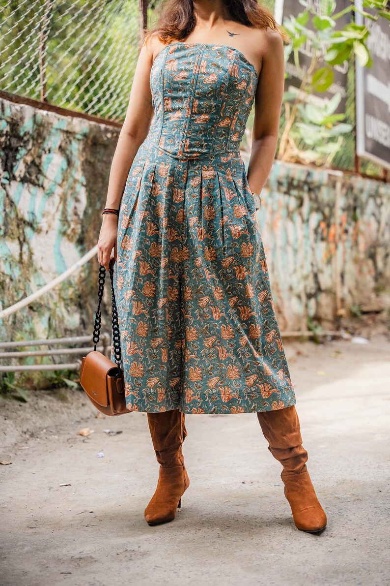 a stylish matching co-ord set of hard bandana corset top with stretchy back and wide leg high rise culottes pants for women fashion- Odhanon
