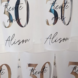 May include: Set of four clear plastic cups with silver 30th birthday decorations. Each cup has the text "trente ans" and the name "Alison" printed on it.