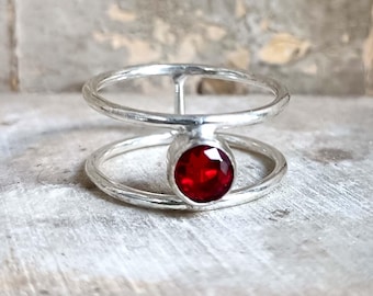 Lindo anillo de granate, anillo de piedras preciosas, joyería de granate, anillo bohemio, anillo de plata 925, anillo hecho a mano, anillo de piedra, anillo para mujer, regalo de Navidad para ella
