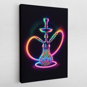 Könnte beinhalten: Eine farbenfrohe Neon-Illustration einer traditionellen Wasserpfeife oder Shisha mit komplizierten Details. Die Wasserpfeife ist mit einem leuchtenden Regenbogen-Glanz dargestellt, was eine visuell beeindruckende und moderne Interpretation eines klassischen Rauchgeräts darstellt.