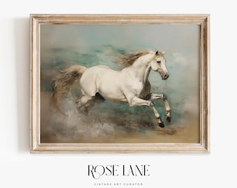 Peut inclure: Une peinture vintage d'un cheval blanc courant dans une scène d'eau bleue et verte. Le cheval est au centre de la peinture et fait face au côté droit de l'image. La peinture est encadrée dans un cadre en bois clair.