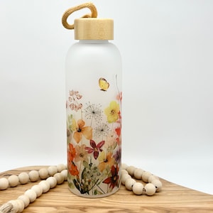 Personalized Wildflower Glass Water Bottle, 25oz Frosted Glass Tumbler Floral, Gift for Friend, Eco Friendly Drinkware with Bamboo Lid