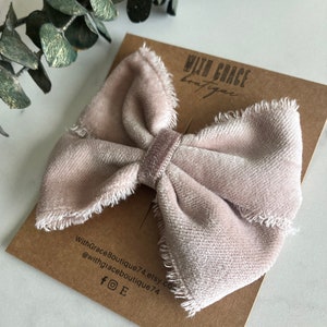Light Taupe Hair Bow Clip, Fabric Hair Bows, Girls Hair Bow, Little Girl Hair Accessories, Neutral Hairbow with Alligator Clip