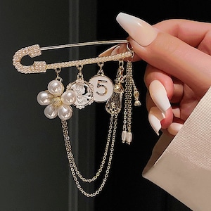 Luxury Fashion Pearl Flower Brooches - No.5 Pearl Pins. Luxury Pearl Flower Brooches Women  Brooch Safety Pin.