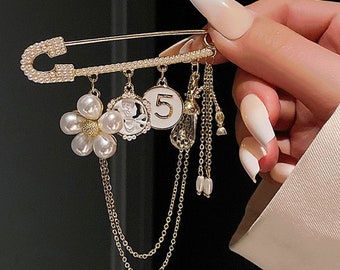 Luxury Fashion Pearl Flower Brooches - No.5 Pearl Pins. Luxury Pearl Flower Brooches Women  Brooch Safety Pin.