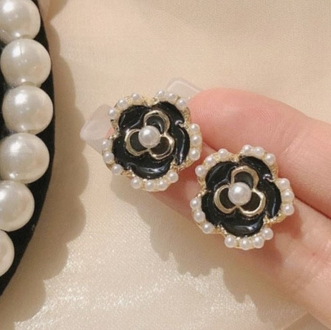 Classic White Black Camellia Flower Pearl Stud Earrings For Woman Fashion  Jewelry Wedding Party Girl's Sexy Accessorie Wholesale