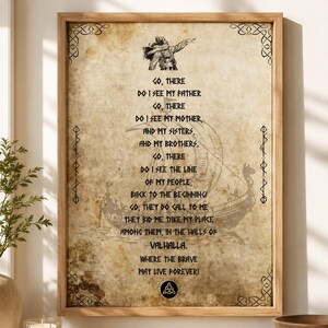 Może przedstawiać: Oprawiony wydruk artystyczny na postarzanym papierze pergaminowym z ilustracją statku wikingów i tekstem: Lo, there do I see my father, Lo, there do I see my mother, and my sisters, and my brothers, Lo, there do I see the line of my people.