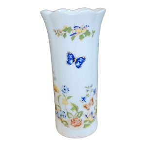 1970s English Aynsley Cottage Garden Porcelain Bud Vase