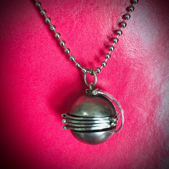 6 picture photo 2024 ball locket necklace