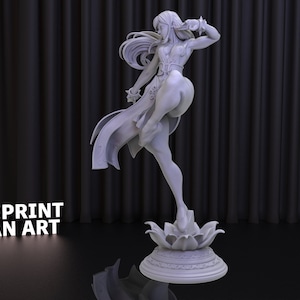 Könnte beinhalten: Eine weiße 3D-gedruckte Figur einer weiblichen Figur in einer dynamischen Pose, die auf einem Lotusblütensockel steht. Die Figur trägt ein fließendes Kleid und hat langes Haar. Die Figur ist vor einem schwarzen Hintergrund platziert.
