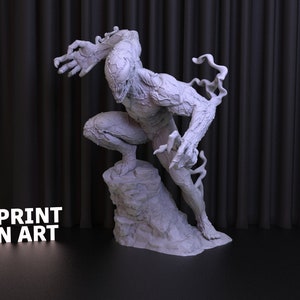 Puede incluir: Un modelo impreso en 3D de una criatura gris monstruosa con garras afiladas y zarcillos. La criatura está en posición agachada, con las garras extendidas. El modelo está sobre una base rocosa gris. El texto "3DPRINT FAN ART" es visible en la esquina inferior izquierda de la imagen.