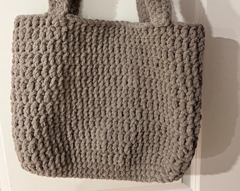 Cozy Carry: Handcrafted Yarn Tote