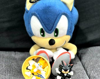 SONIC The Hedgehog Bag/Backpack Clip 12" Plush with Zippered Coin Pocket BONUS 2 McDonalds Happy Meal Toys! SHADOW & Tails!