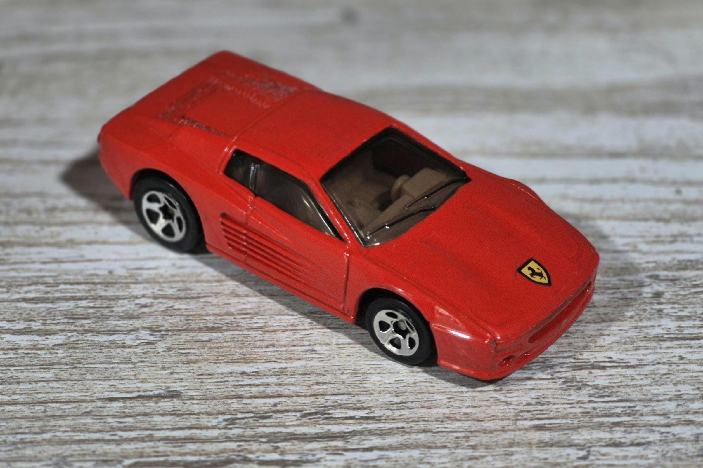 Hot Wheels Ferrari F512M Testarossa: 1997 Vintage Red Diecast