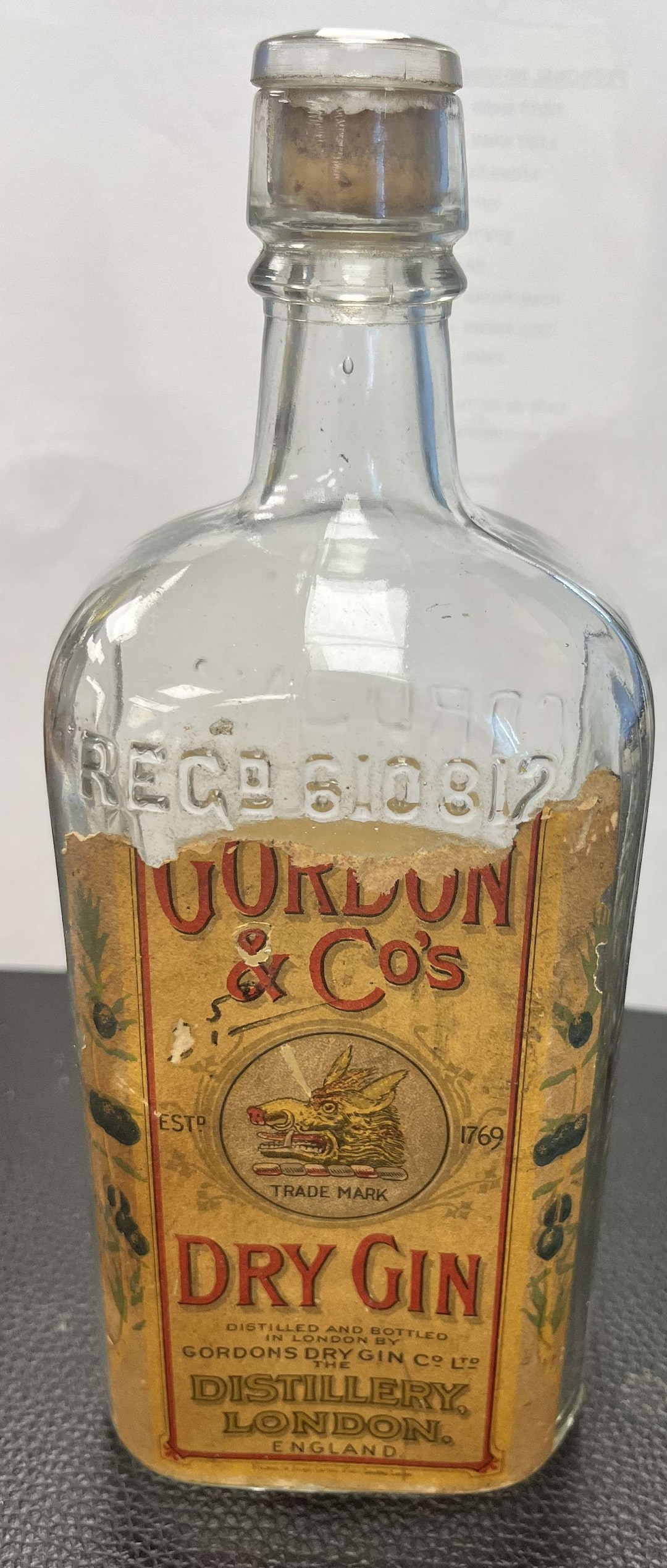Gordon's London Dry Gin Round Victory Bottle 94.4 Proof 1945