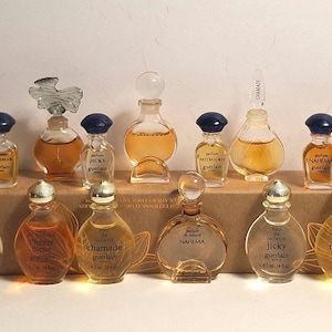 Guerlain collection de miniatures, bouchons bleus,flacons goutte, Shalimar, Chamade, Nahéma, Parure, Mitsouko, L'Heure bleue...