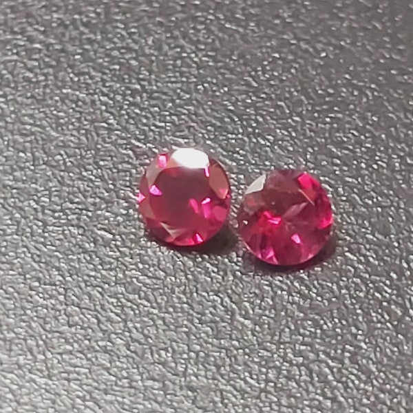 Natural Rhodolite Garnet Round Faceted Gemstone Pair, VVS, 1.35 tcw, 5.0 x 5.0 x 2.65 mm 02