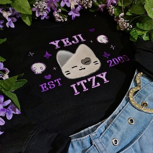 Itzy Yeji V2 crewneck