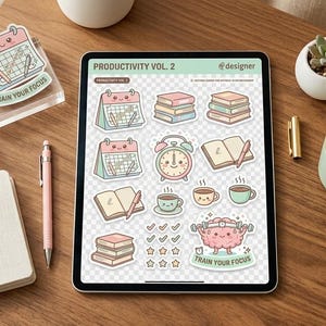 Peut inclure: Un bureau en bois présente une tablette avec des autocollants de productivité, un bloc-notes, un stylo, un distributeur de ruban adhésif et une tasse de thé. La tablette affiche des autocollants de calendriers, de livres, de tasses à café et d'un cerveau soulevant des poids. Le texte "TRAIN YOUR FOCUS" est visible.