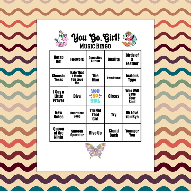 K&ouml;nnte beinhalten: Eine wei&szlig;e You Go, Girl! Musik-Bingo-Spielkarte mit einem Raster aus Songtiteln, einem Flamingo auf einem Surfbrett, einem Einhorn auf einem Schwimmring und einer Schmetterlingsgrafik. Der Text enth&auml;lt Titel wie Hot to Go! und Diva.