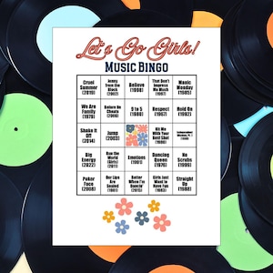 Let's Go Girls Music Bingo, lista de reproducción de Spotify®, 60 tarjetas de canciones y 30 tarjetas de bingo únicas incluidas, divertido juego de bingo para la noche de juegos o la fiesta