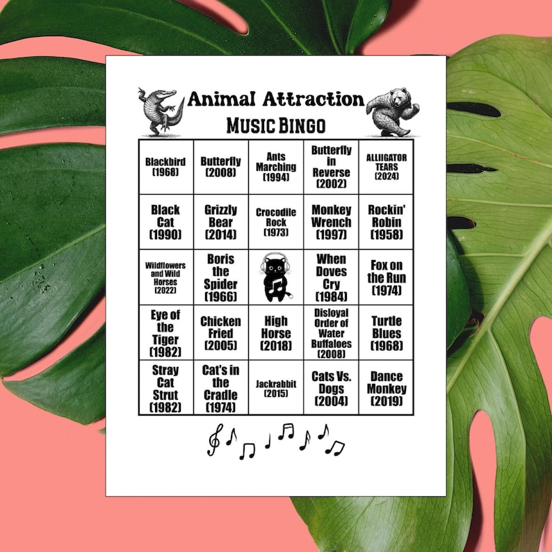 K&ouml;nnte beinhalten: Eine wei&szlig;e Bingo-Karte mit dem Titel "Animal Attraction MUSIC BINGO" mit rosa Hintergrund und einem gr&uuml;nen Blatt im Hintergrund. Die Karte zeigt ein Raster von tierischen Songtiteln und Jahren, darunter "Black Cat (1990)" und "Dance Monkey (2019)."