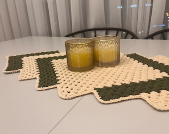 Handmade Crochet Cotton Table Runner: Farmhouse Decor (71x30 cm)