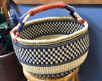 Wicker market tote| African straw basket| round storage basket| farmer market basket| home organizer basket| eco-friendly shopping basket