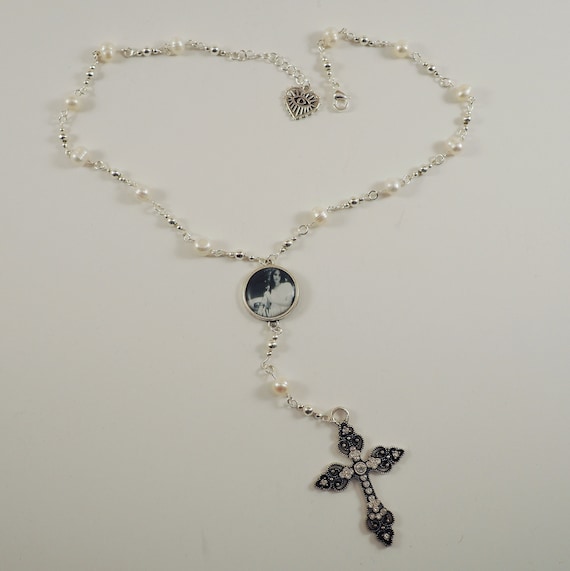 Lana Cruel Intentions Rosary Heart necklace. Mine oh mine! Yay! | Cute  jewelry, Dream jewelry, Funky jewelry