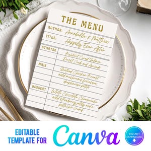 Könnte beinhalten: Eine Hochzeitsmenükarte mit goldenem Text auf weißem Hintergrund, die ein Drei-Gänge-Menü auflistet. Das Menü trägt den Titel "The Menu" und enthält die Namen "Annabelle & Matthew" und "Happily Ever After". Die Karte liegt auf einem weißen Teller mit Goldrand.