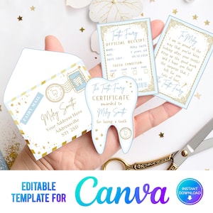 Può includere: Un set della Fatina dei Denti con un certificato, una ricevuta ufficiale e una lettera, tutto in azzurro chiaro e oro. Il set include una busta con il testo "Fairy Mail" e un certificato a forma di dente. Sono visibili anche delle forbici.